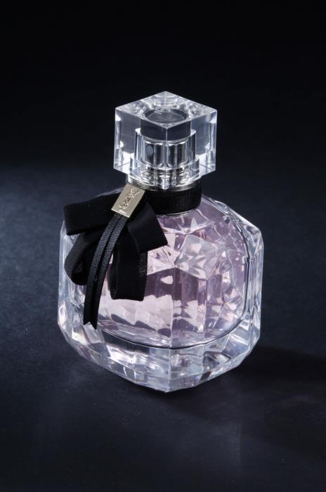 Waltersperger creates the giant factice bottle for Mon Paris