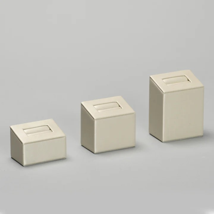 Medium Ring Slot Displays