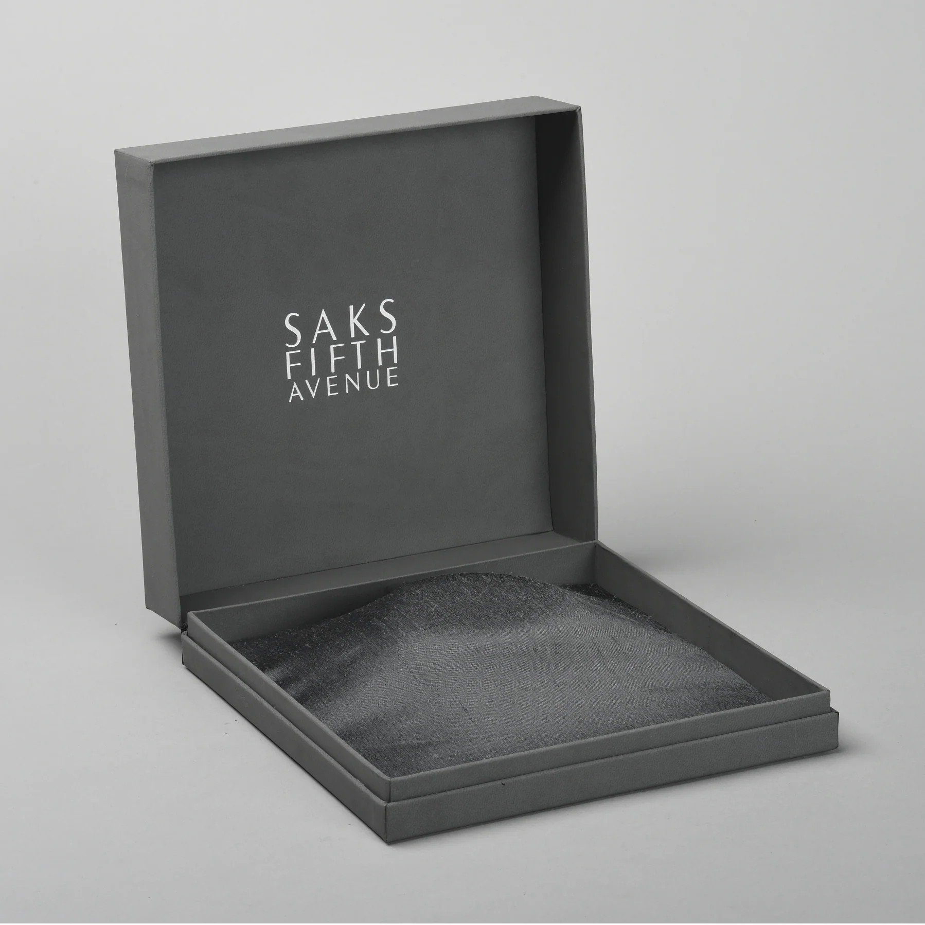 Calais Necklace Box