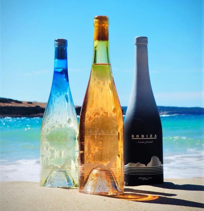 Nature's Palette: PCM Decorates Robiza's Exclusive Wine Bottles with Inspired Designs