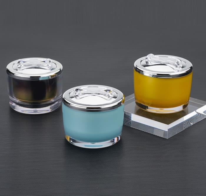 Refillable Jars With a Unique Design