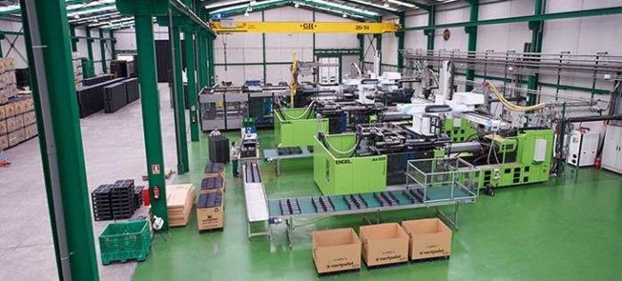¿Cómo es el proceso de fabricación de palets de plástico por inyección y qué ventajas ofrece?