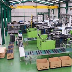 ¿Cómo es el proceso de fabricación de palets de plástico por inyección y qué ventajas ofrece?