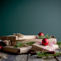 How can you attract Christmas purchases with your packaging?
