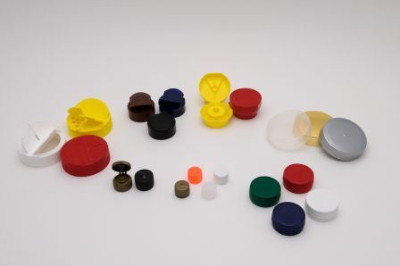 Caps