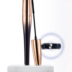 The Flatti mascara that applies formula from the root line