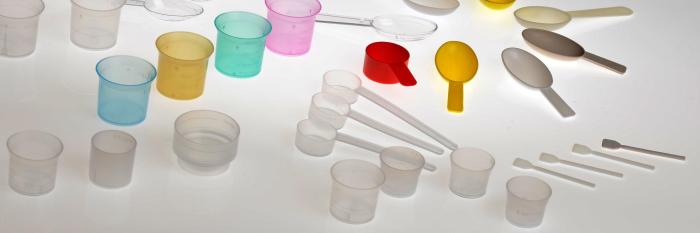 Measuring cups and spoons