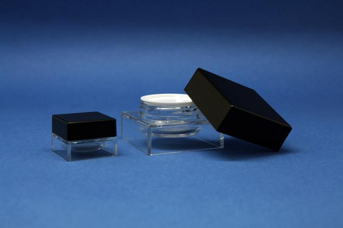Pin Mao offers superlative cosmetic jar liners