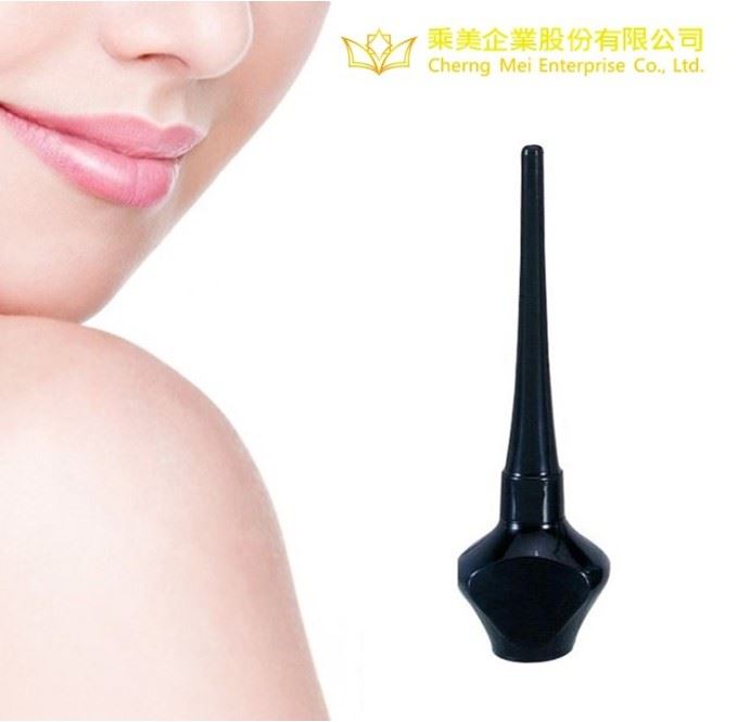 Eyeliner with Longevity and Impactful Branding