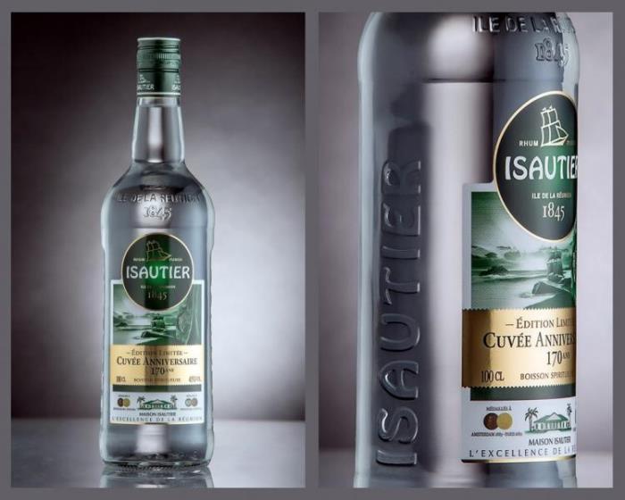 Discover the new embossed bottle by Rhums Isauiter