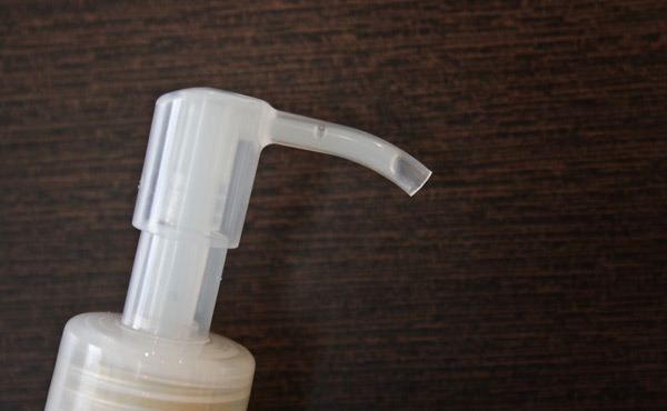 SR Packaging's back suction pump