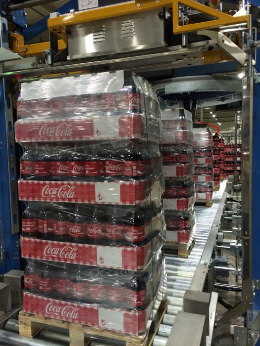 Coca-Cola İçecek joins the palletizing of bottles into carton trays for display