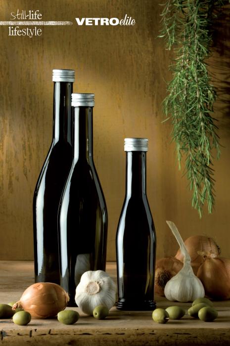 Media, the new olive oil bottle by Vetroelite