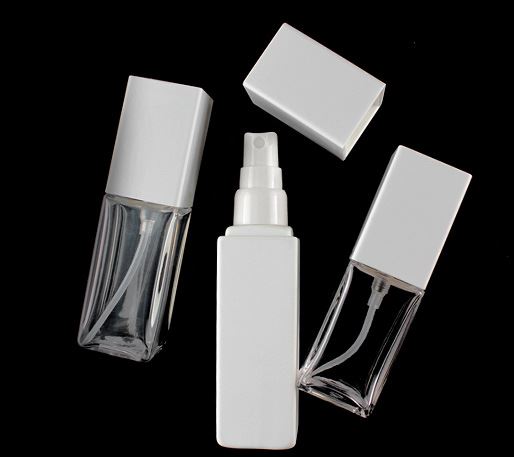 Square PET bottle in thick wall
