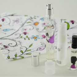 Plastic and glass Straight-Sided Vials: Production stock items
