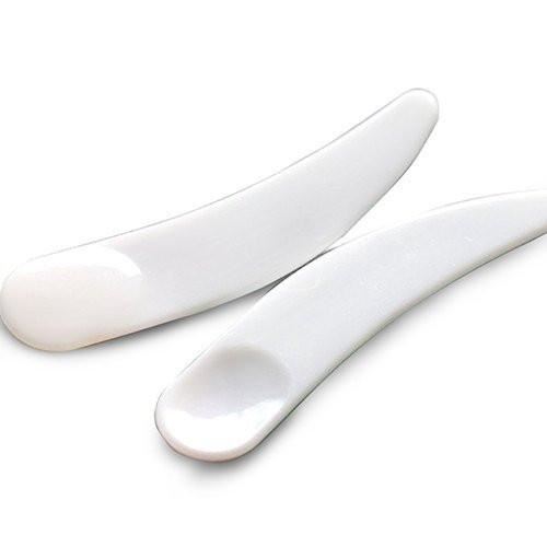 Small plastic cosmetic spatula