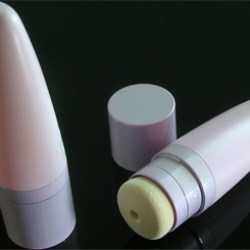 Tube with built-in sponge for liquid foundation