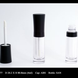 Lip Gloss Bottle: FT-LG1577