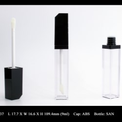 Lip Gloss Bottle: FT-LG1737