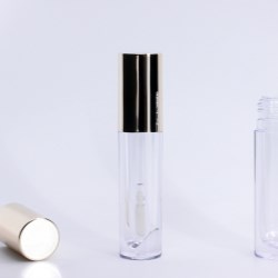 Lipgloss Bottle with Lipstick-Shaped Reservoir