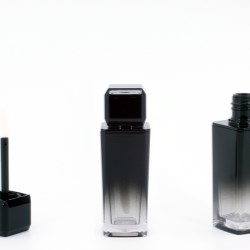Gradation colored lipgloss bottle