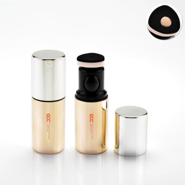 Foundation packaging bottle with puff
