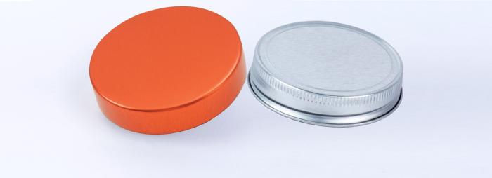 Customizable, eye-catching, sustainable: Ahead of the game by extending our range of aluminium metal closures.