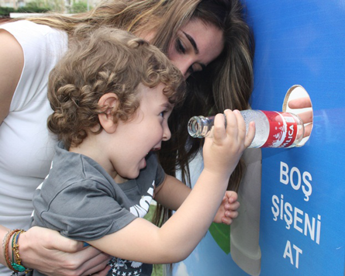 The "Glass and Glass Again" project makes its mark on the "Green Sector" conference