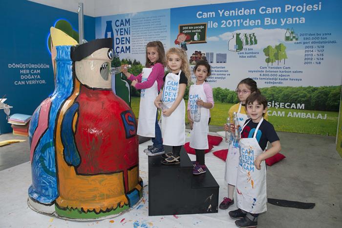 Children create ‘Glass Saving Heroes’