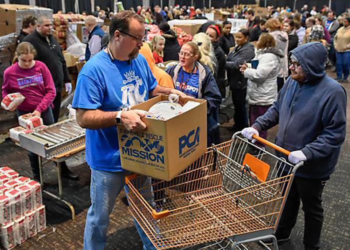 PCA Vincennes helps families in need over Thanksgiving
