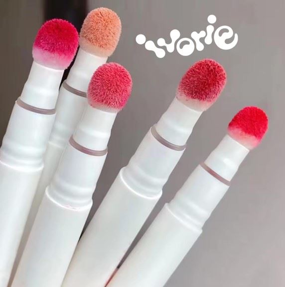 Full and Generous Application: Cosmetic Pen with Rounded Sponge Applicator