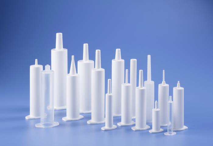 Multiple nozzle options for veterinary syringes