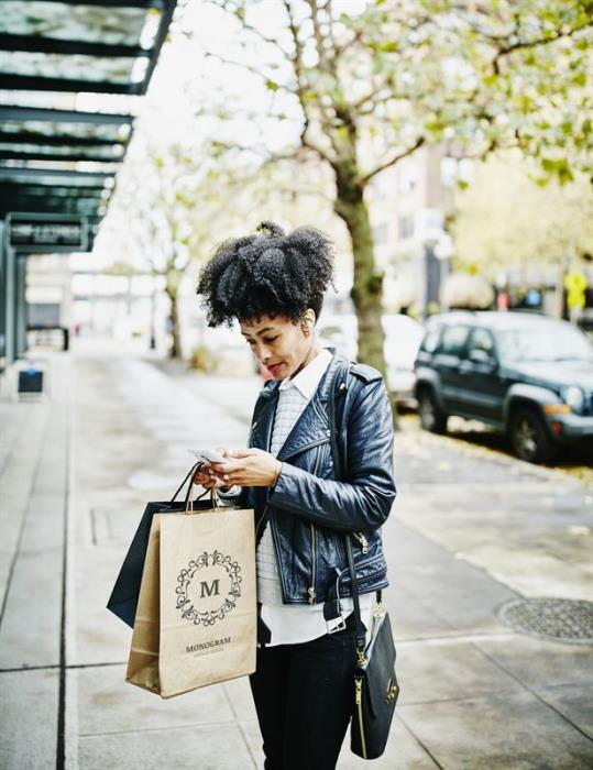 Paper bags are the low-carbon choice, new study finds