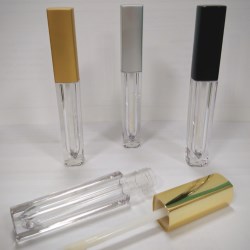 Yuen Myngs lipstick-shaped lipgloss packaging