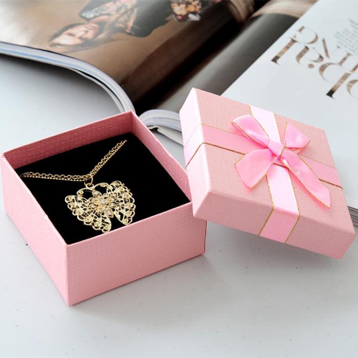 6 Great Benefits of a Jewelry Box for Necklaces
