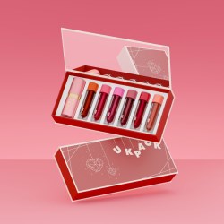 7 shades for 7 days: A stunning lip reveal every day!