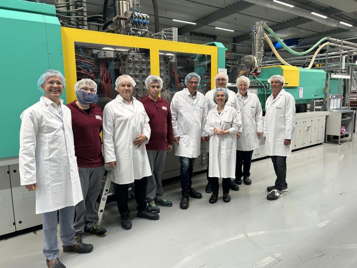 Member of the European Parliament Dr. Peter Liese visits MENSHEN