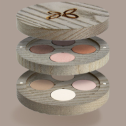 Pujolasos wood packaging reinforces the natural ingredients of this eyeshadow palette