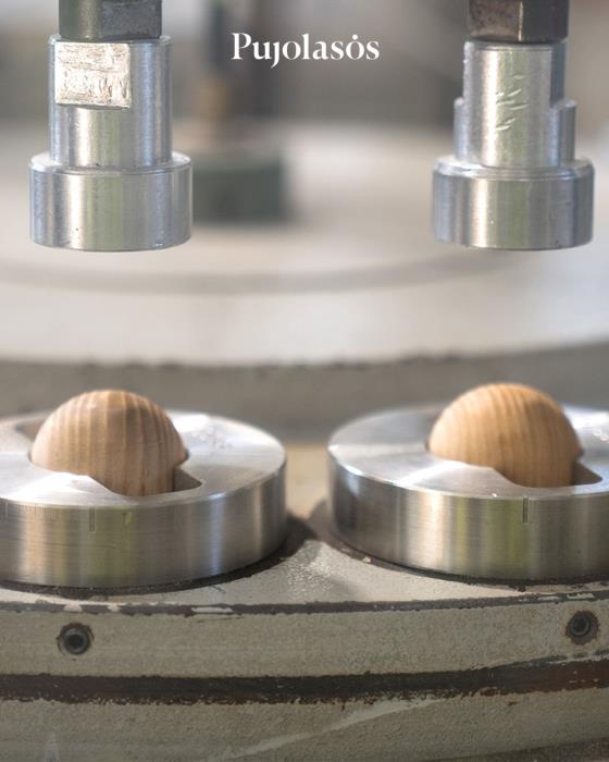 The Art of the Seal: Luxury with Custom Wood Packaging