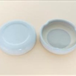 38-2000, Metal Lug Closure, Plastisol No Button, 