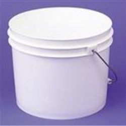 3.2 gal HDPE Regrind Pail, Round, 272,Nestable With METAL HANDLE